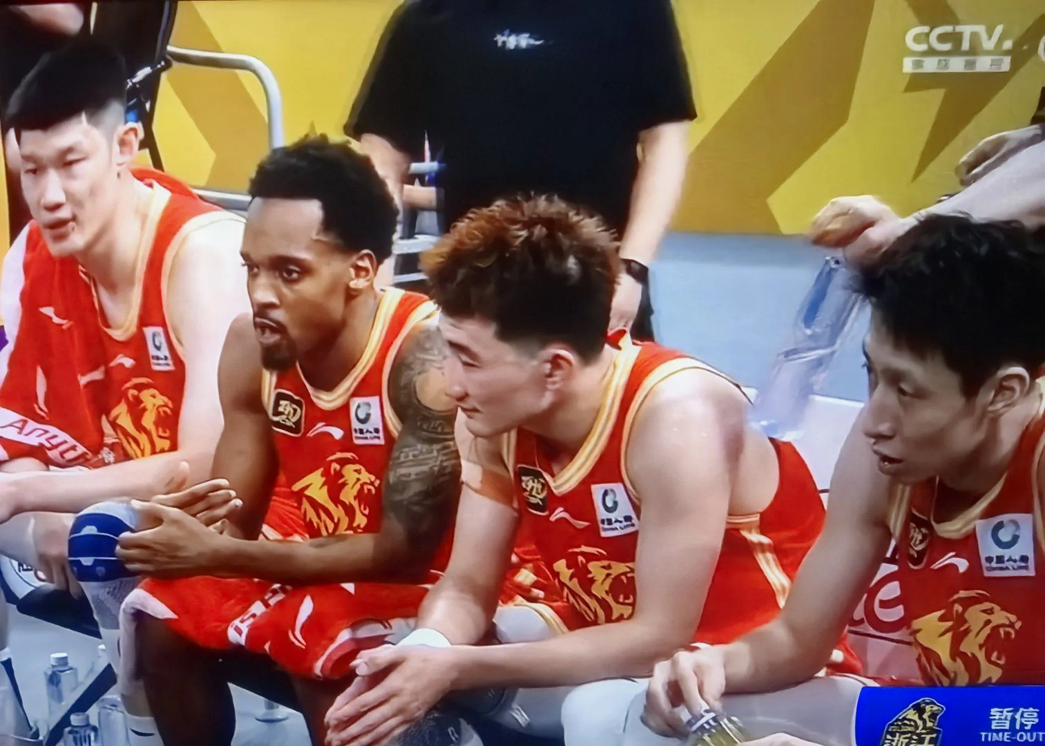 爱游戏-赛地聚焦——社区盾关键时刻热度飙升，广厦男篮豪取连胜，信心回归，阵容厚度经受考验-爱游戏