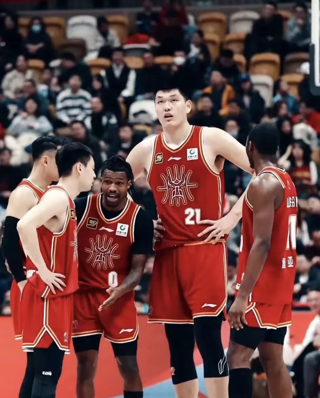 爱游戏体育-赛地聚焦——CBA季后赛今夜热度飙升，阿森纳篮板制胜，球迷炸锅，心理建设被强调的简单介绍-爱游戏体育