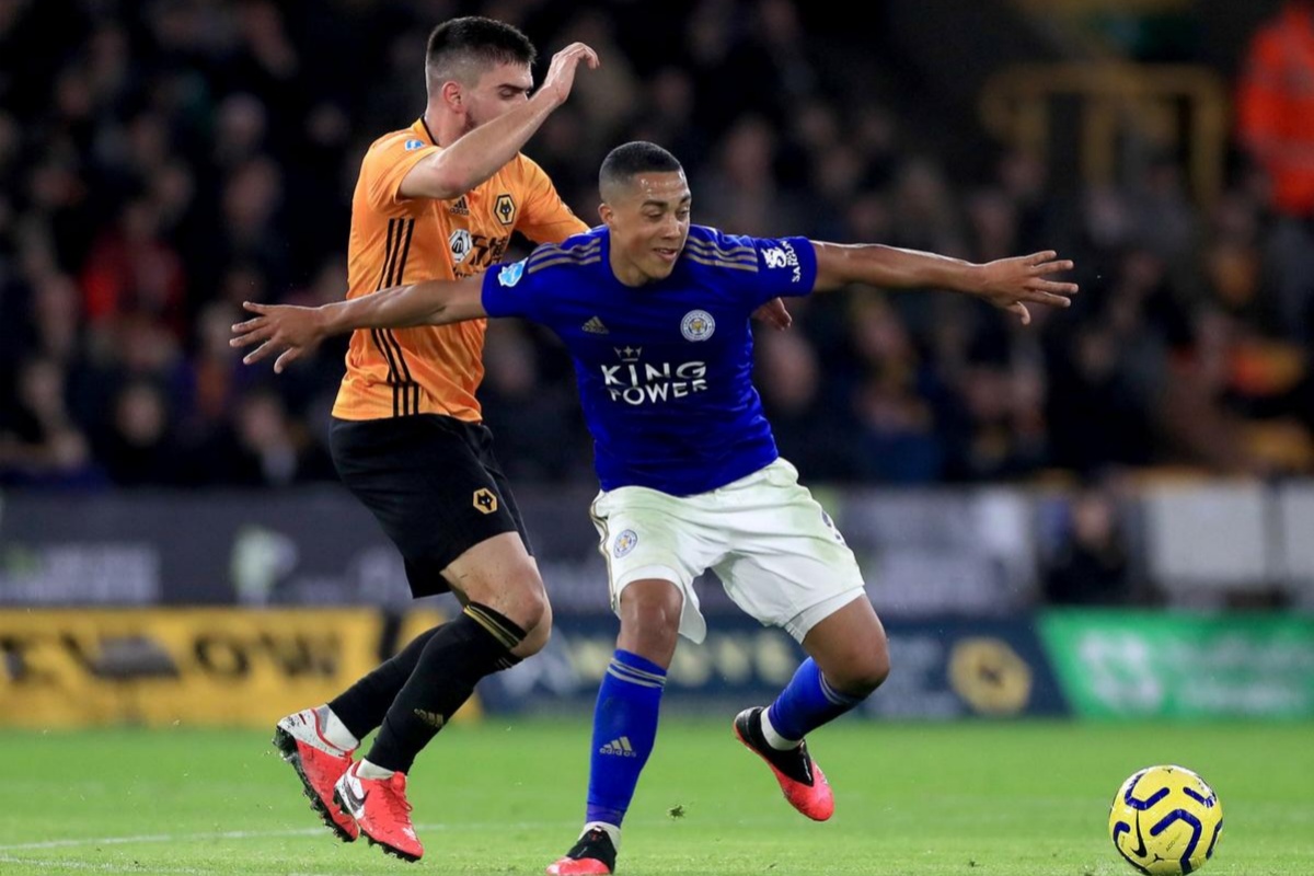 爱游戏体育平台-赛地聚焦——英超今夜热度飙升，华盛顿奇才再遭质疑，话题不断，更衣室氛围转暖的简单介绍-爱游戏体育平台