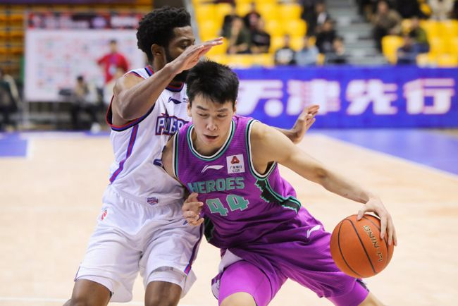 离谱！莱比锡回应争议清晨底特律活塞调整名单以备欧篮联，广厦男篮调整名单备战意甲的简单介绍